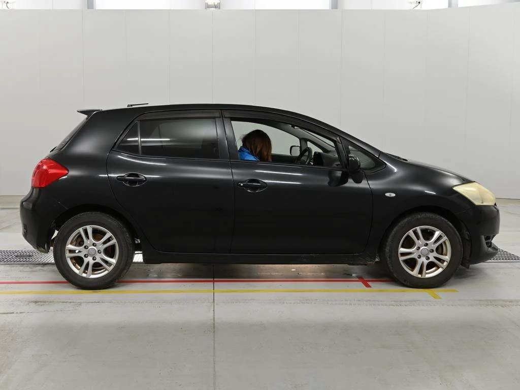 Toyota Auris  с аукциона в Японии