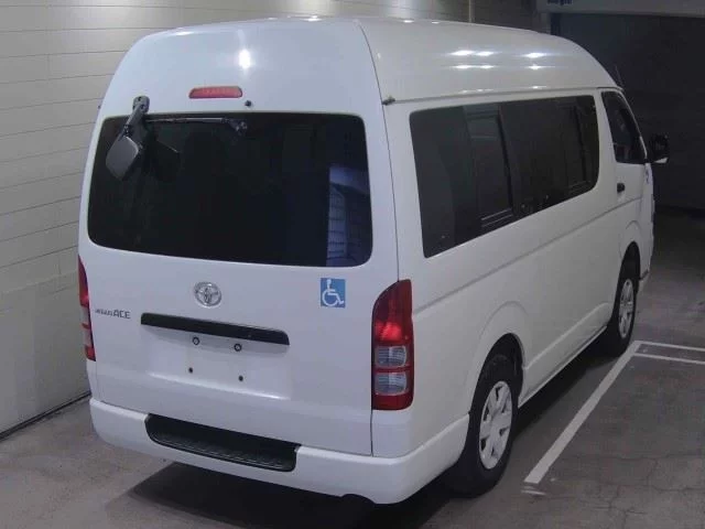 Toyota RegiusAce  с аукциона в Японии