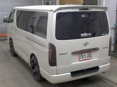 TOYOTA HIACE VAN