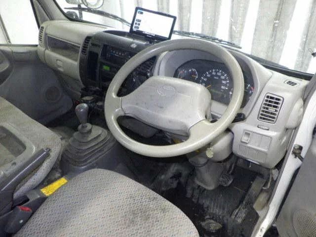 Toyota Dyna  с аукциона в Японии
