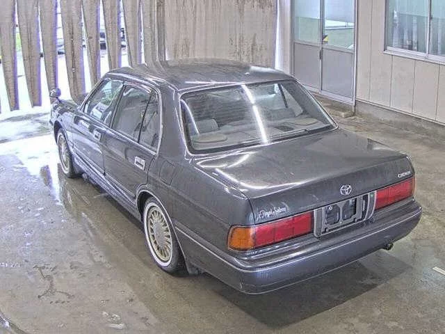 Toyota Crown  с аукциона в Японии