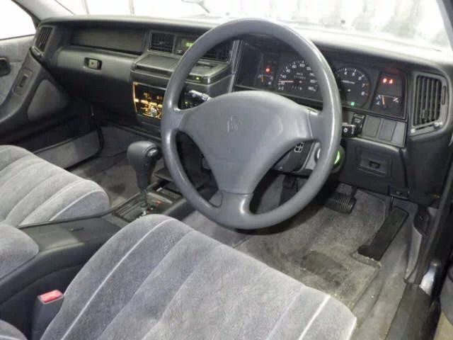 Toyota Crown  с аукциона в Японии