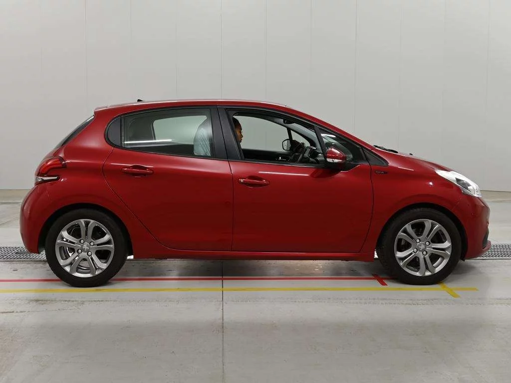 Peugeot 208  с аукциона в Японии