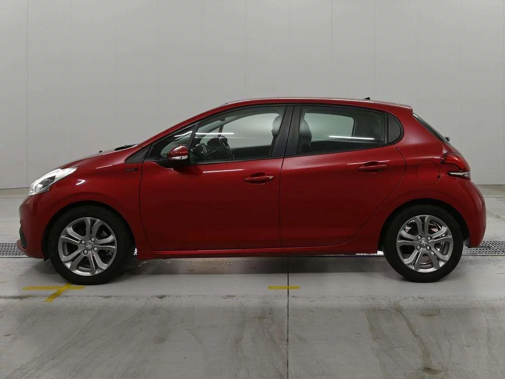 Peugeot 208  с аукциона в Японии