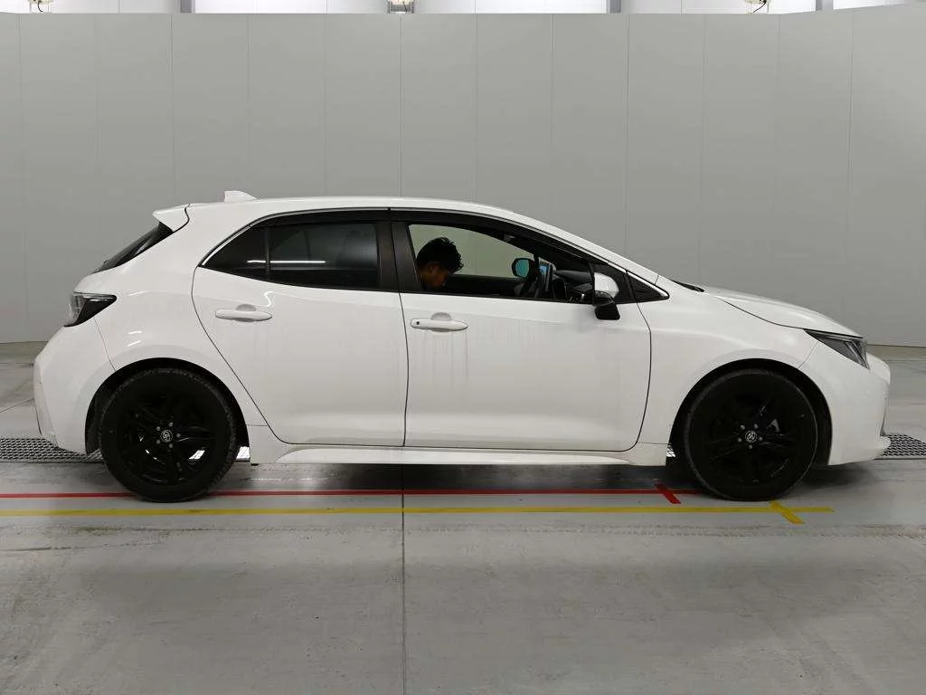Toyota Corolla Hatchback  с аукциона в Японии