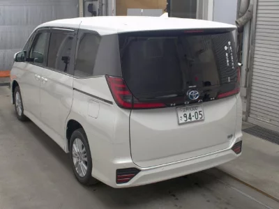 TOYOTA NOAH