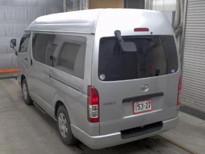 TOYOTA HIACE VAN