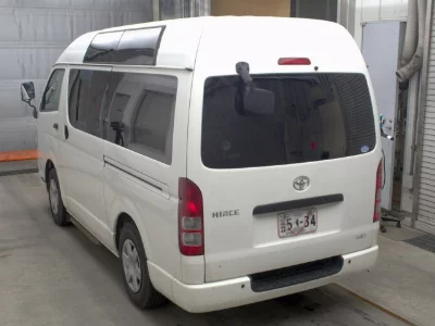 TOYOTA HIACE VAN