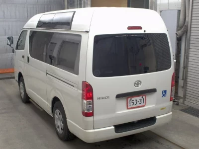 TOYOTA HIACE VAN