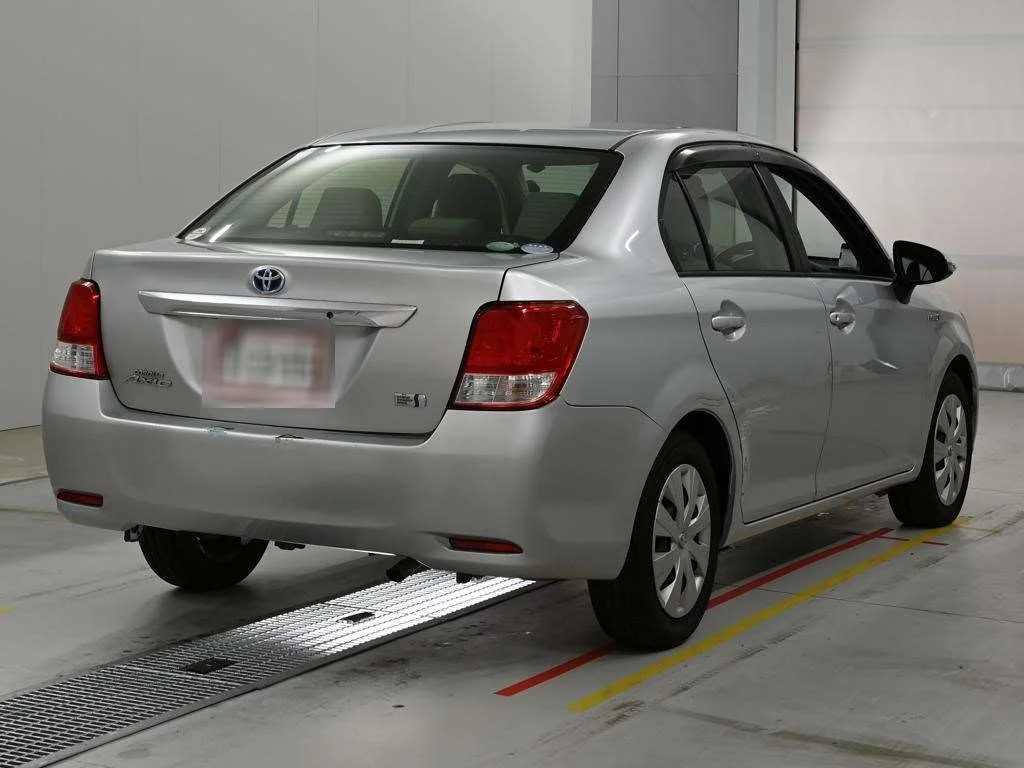 Toyota Corolla Axio  с аукциона в Японии