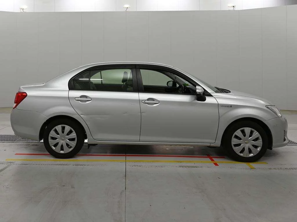 Toyota Corolla Axio  с аукциона в Японии