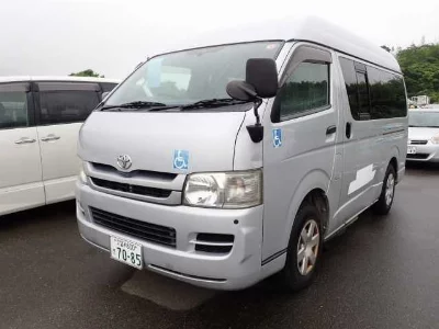 TOYOTA HIACE