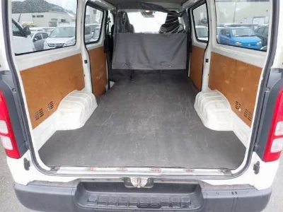 TOYOTA REGIUS VAN