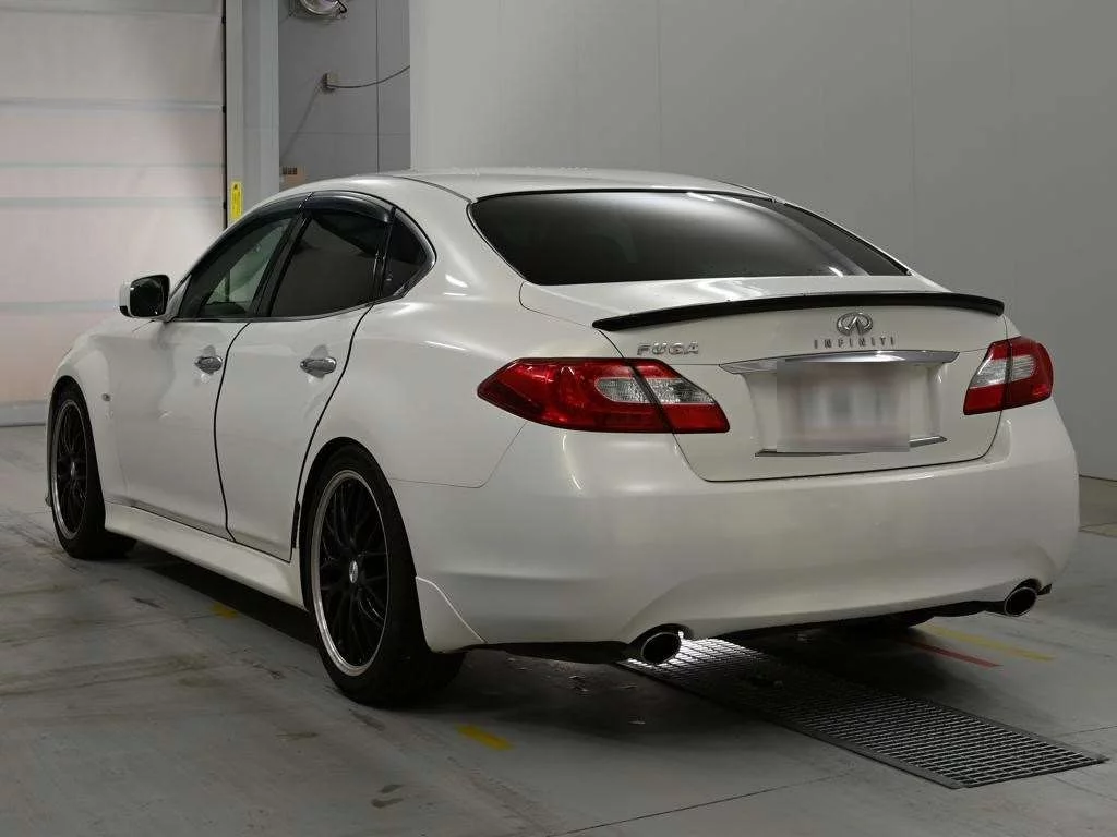 Nissan Fuga  с аукциона в Японии