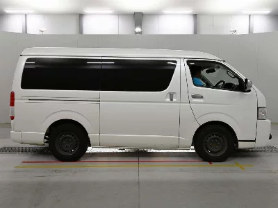 TOYOTA REGIUS VAN