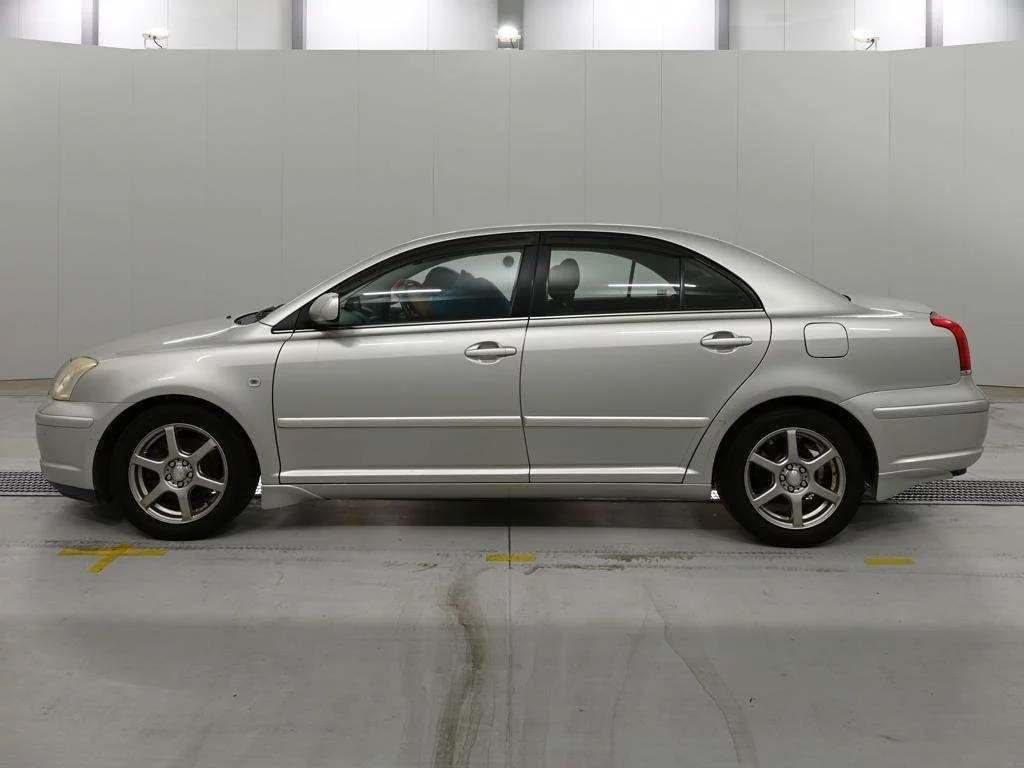 Toyota Avensis  с аукциона в Японии