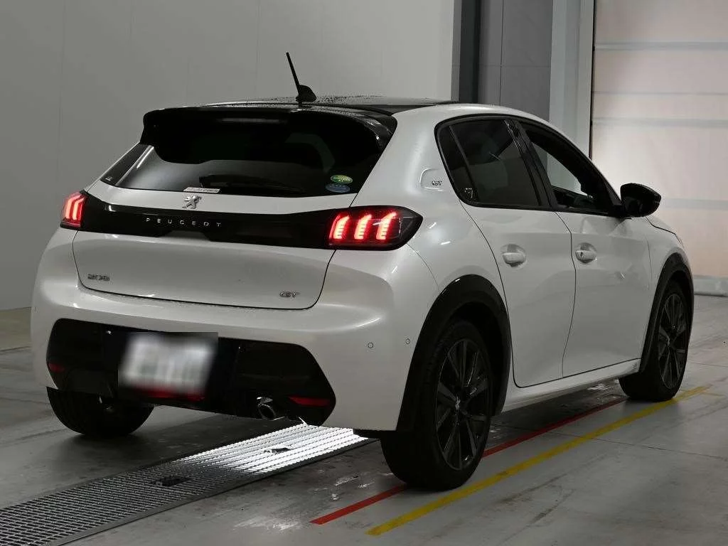 Peugeot 208  с аукциона в Японии