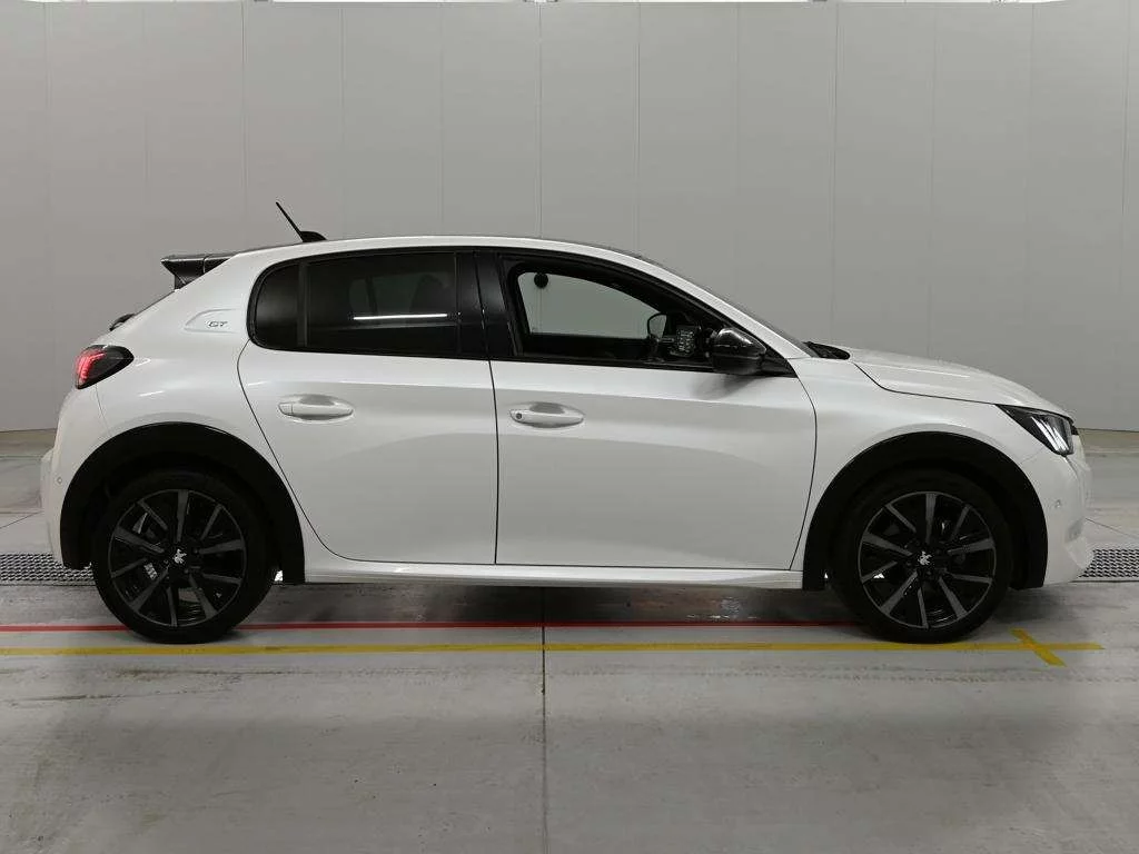 Peugeot 208  с аукциона в Японии