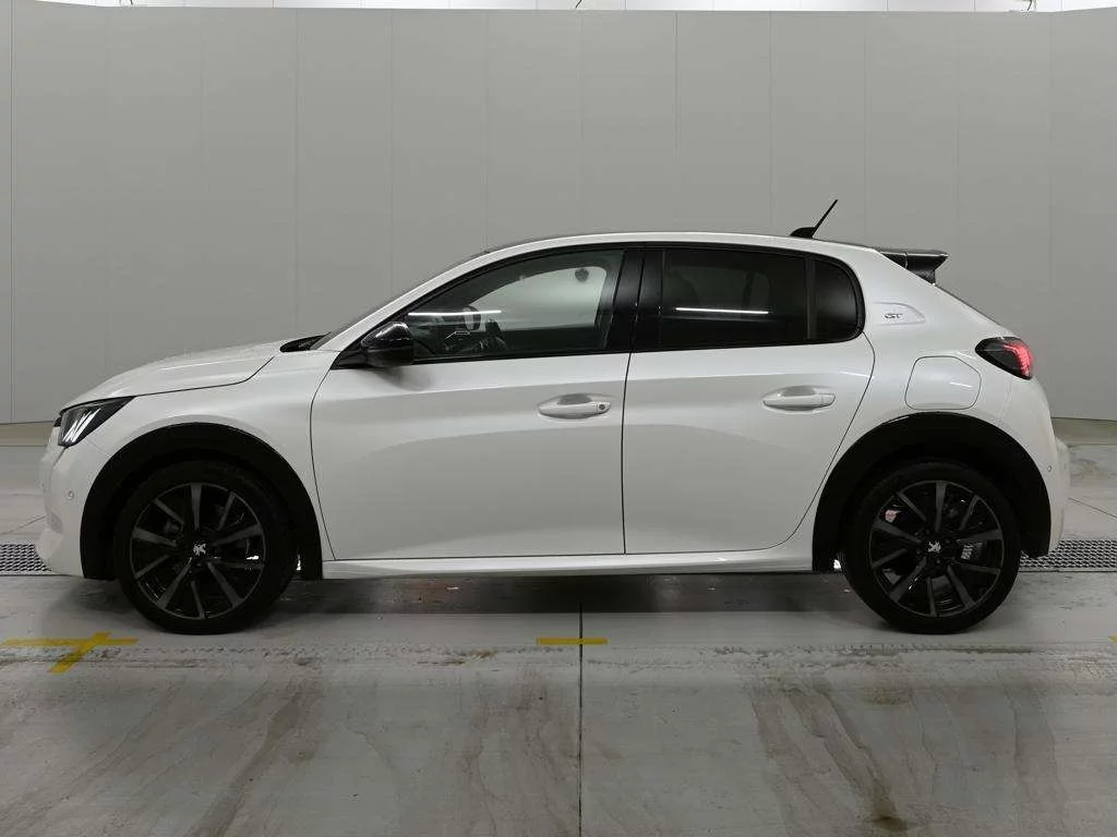 Peugeot 208  с аукциона в Японии