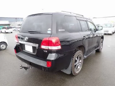 TOYOTA LAND CRUISER