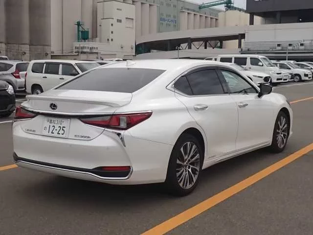 Lexus ES300h  с аукциона в Японии