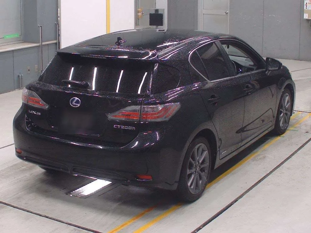 Lexus CT200h  с аукциона в Японии