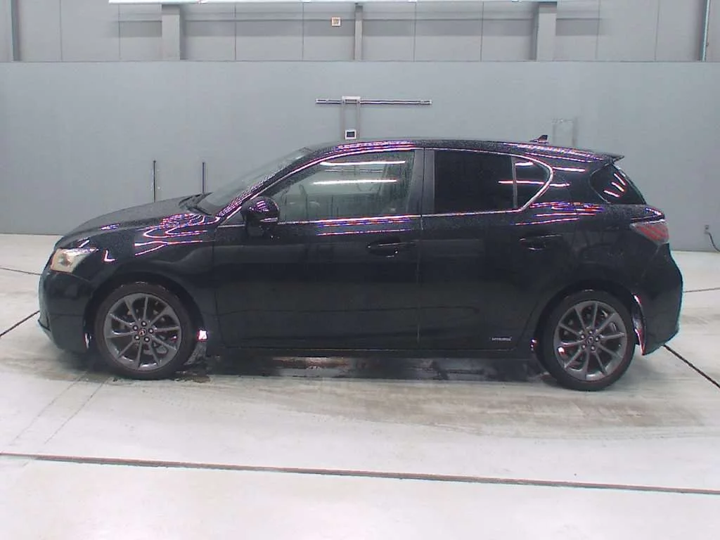 Lexus CT200h  с аукциона в Японии