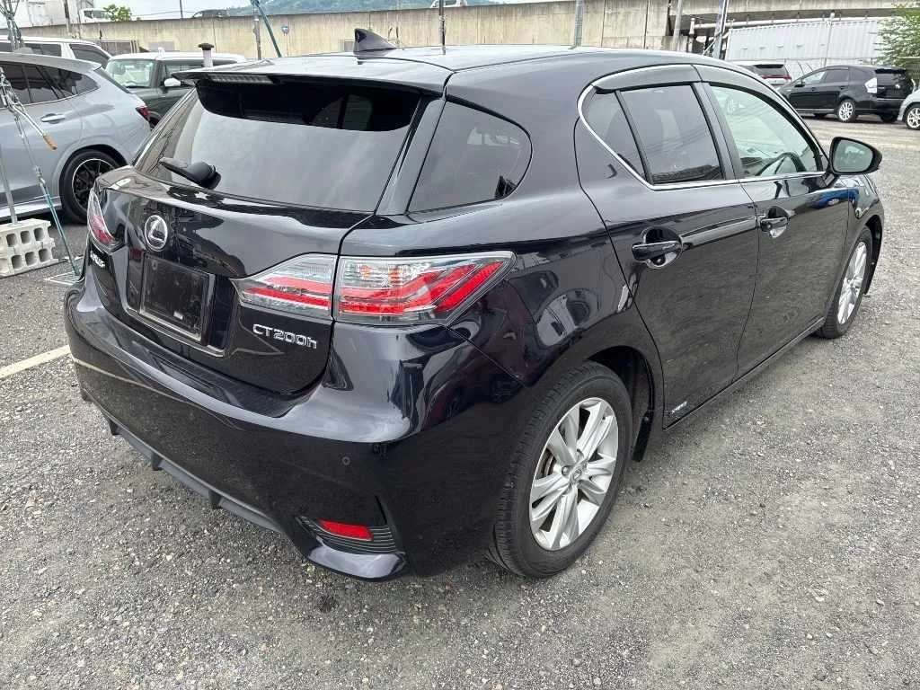 Lexus CT200h  с аукциона в Японии