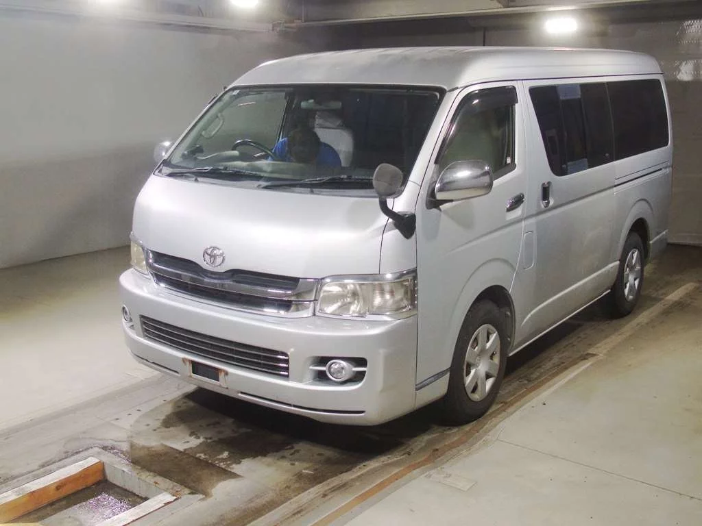 Toyota HiAce  с аукциона в Японии