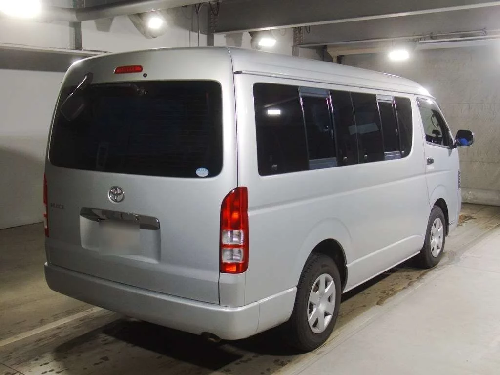 Toyota HiAce  с аукциона в Японии