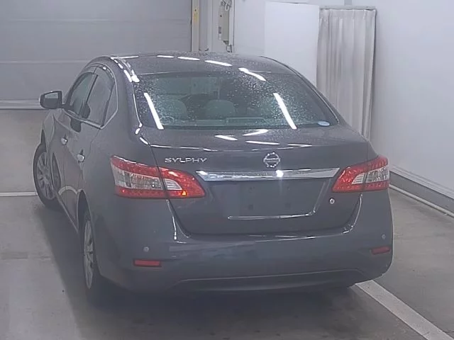 Nissan Sylphy  с аукциона в Японии