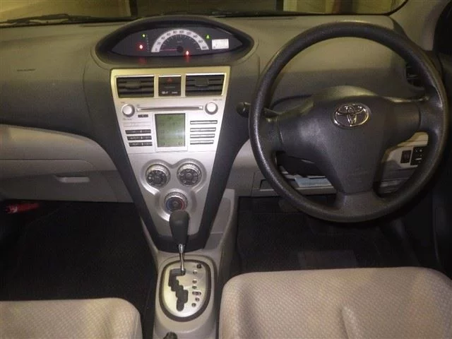 Toyota Belta  с аукциона в Японии