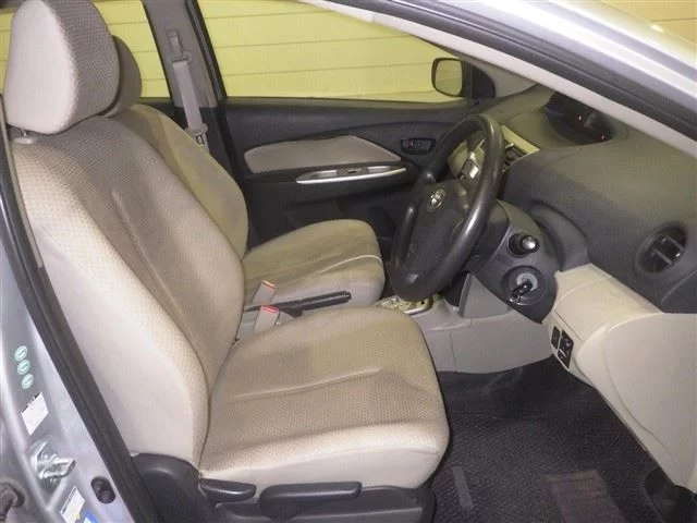 Toyota Belta  с аукциона в Японии