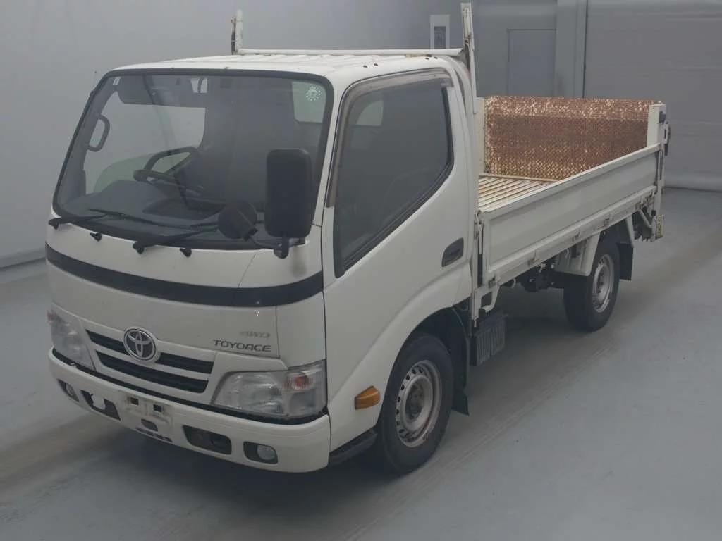 Toyota ToyoAce  с аукциона в Японии