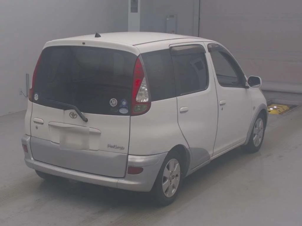 Toyota Funcargo  с аукциона в Японии