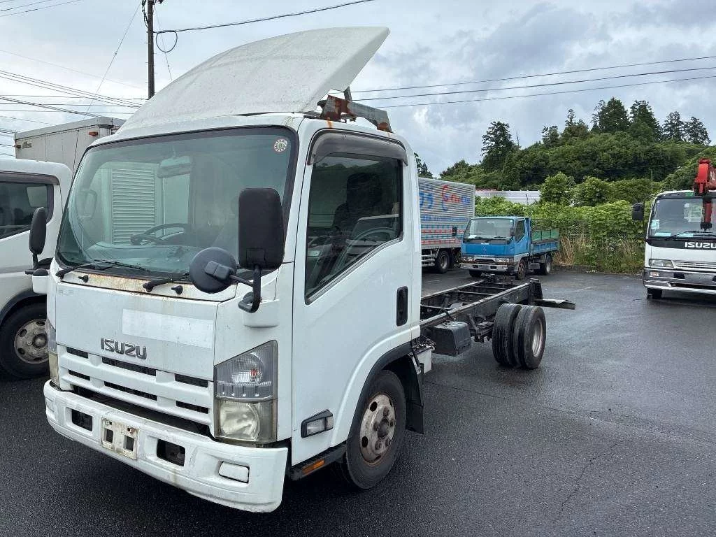 Isuzu Elf  с аукциона в Японии