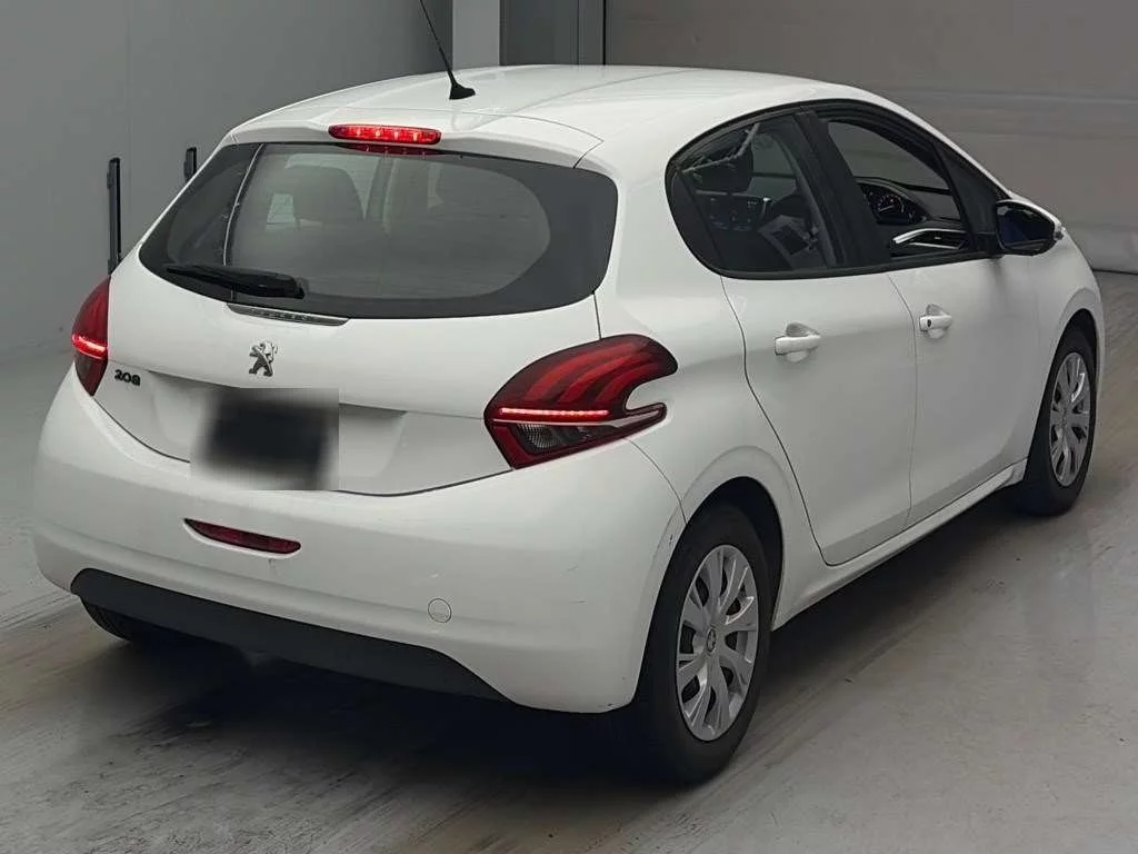 Peugeot 208  с аукциона в Японии