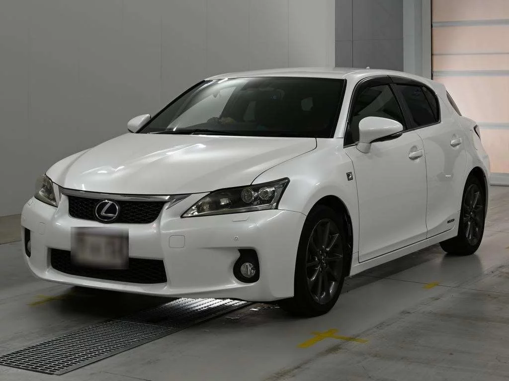 Lexus CT200h  с аукциона в Японии