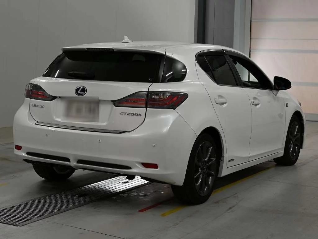 Lexus CT200h  с аукциона в Японии