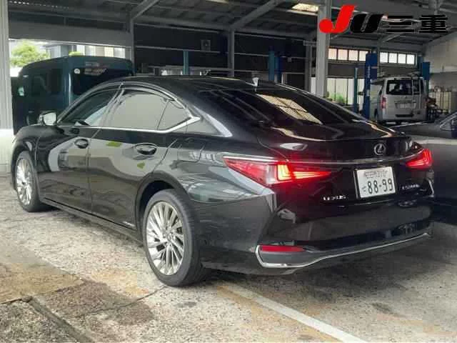 Lexus ES300h  с аукциона в Японии