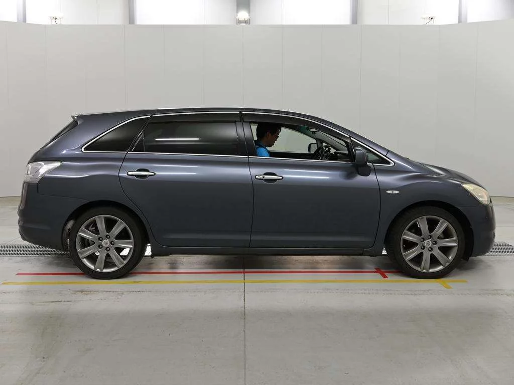 Toyota Mark X Zio  с аукциона в Японии