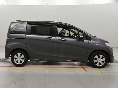 Honda Freed Spike