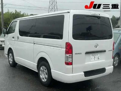 TOYOTA HIACE VAN