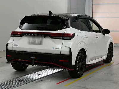 Nissan Aura