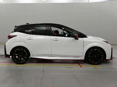 Nissan Aura