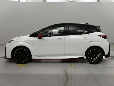 Nissan Aura