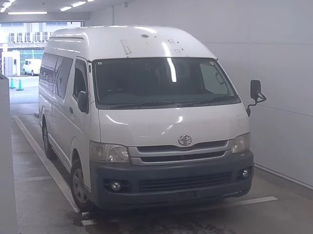 Toyota HiAce  с аукциона в Японии