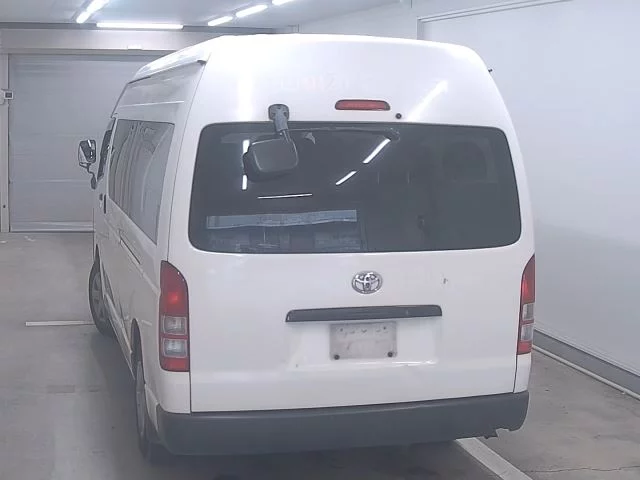 Toyota HiAce  с аукциона в Японии