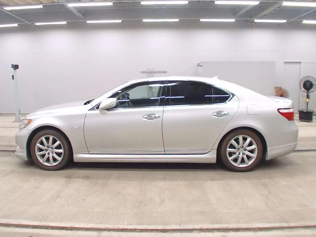 Lexus LS460L  с аукциона в Японии