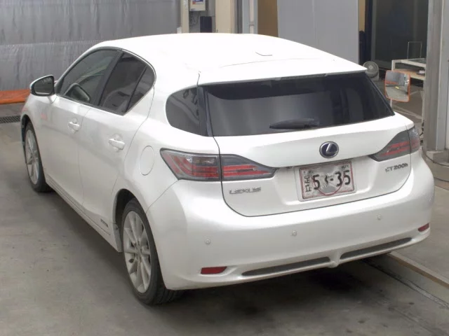 Lexus CT200h  с аукциона в Японии
